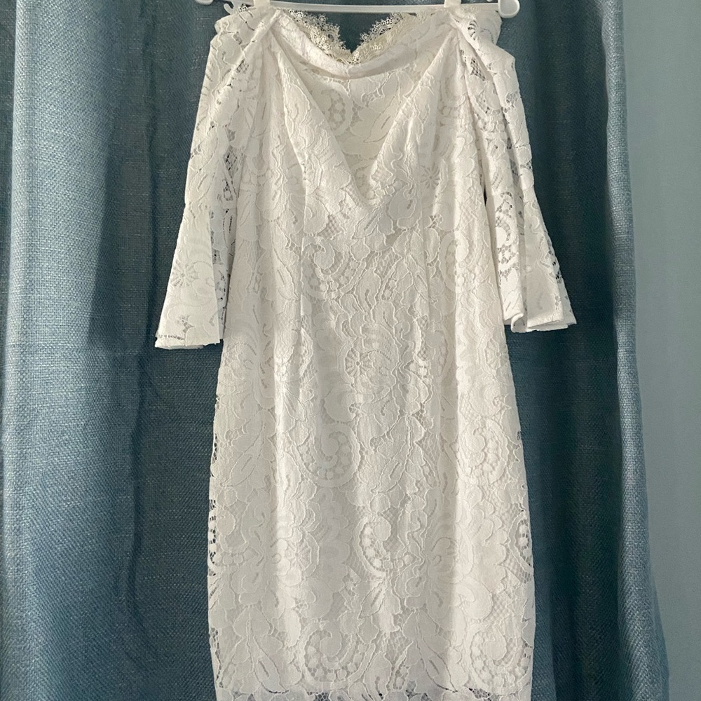 Gorgeous off the shoulder Adrianna Papell dress. NEW